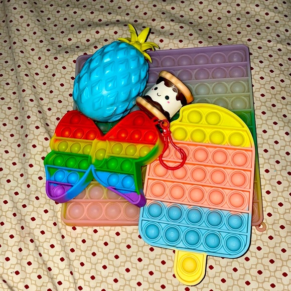1 jumbo popit, 1 popit,and one mini popit and one small squishy - Picture 1 of 4